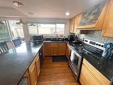 5 bed, 4.5 bath, 2412 sqft, $3,450 — Photo 3