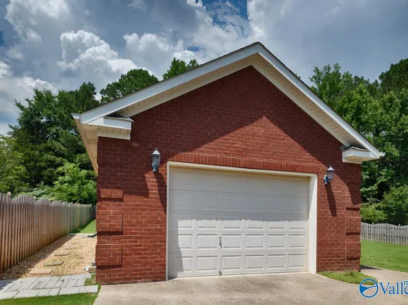 4824 Cove Valley Dr SE, Owens Cross Roads, AL 35763