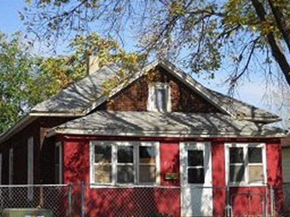 1st image of 713 W 4th St