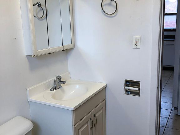 5th image of 4264 N Lincoln Ave #2