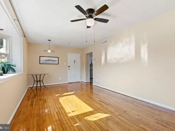 2910 Peyton Randolph Dr APT 169, Falls Church, VA 22044