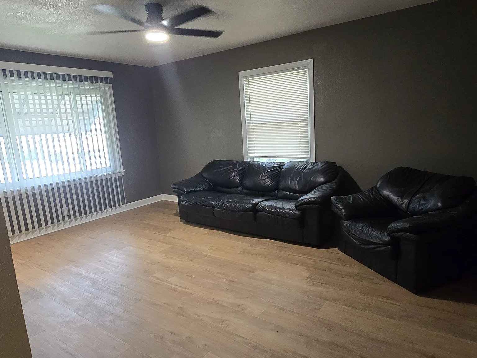 3 bed, 950 sqft, $2,300 — Photo 3