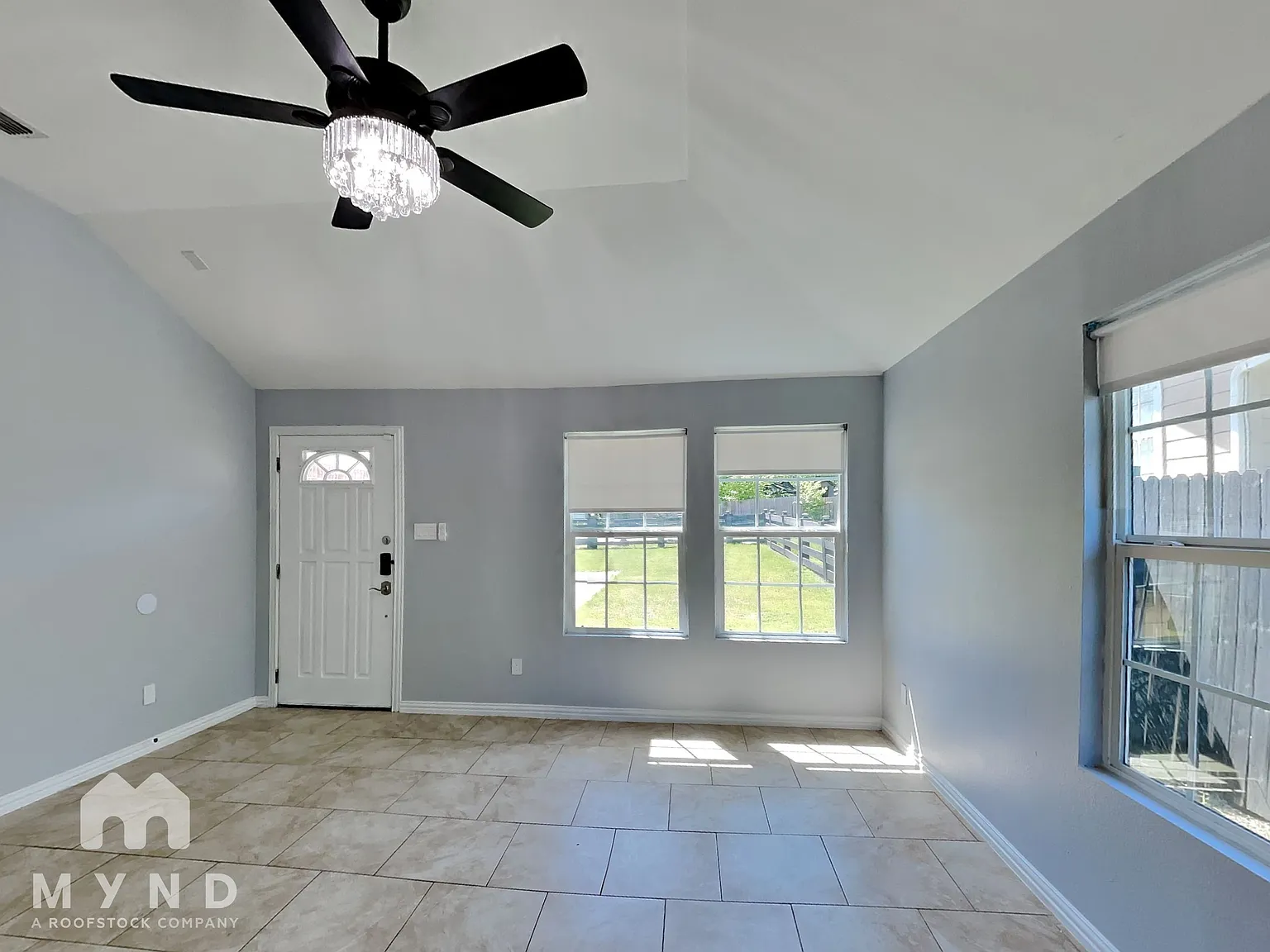3 bed, 2.0 bath, 1377 sqft, $2,045 — Photo 3