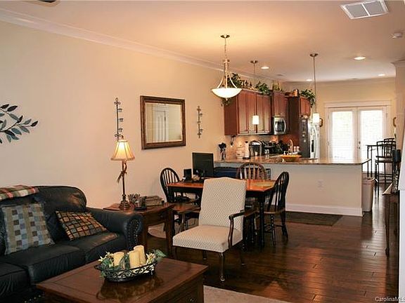 4th image of 513 Village Park Dr