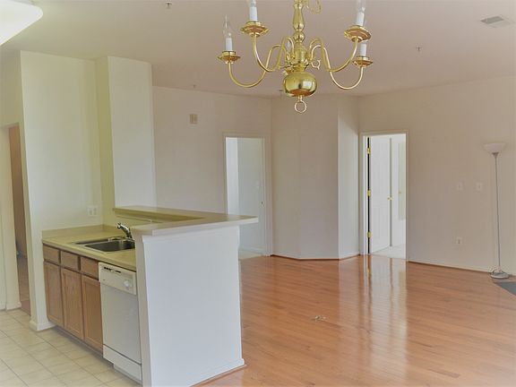 5th image of 2161 Scotts Crossing Ct APT 204