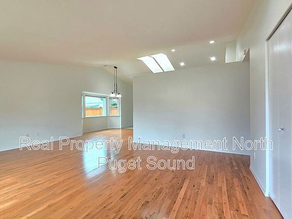3rd image of 5330 139th Pl NE
