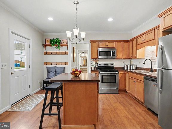 3rd image of 301 W 2nd St