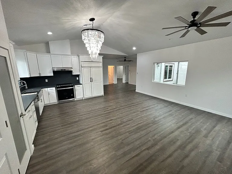 1527 W Orangeburg Ave — Photo 4