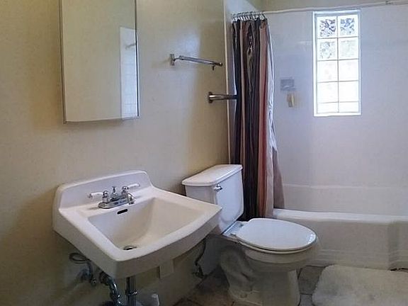 5th image of 3512 Hixson St