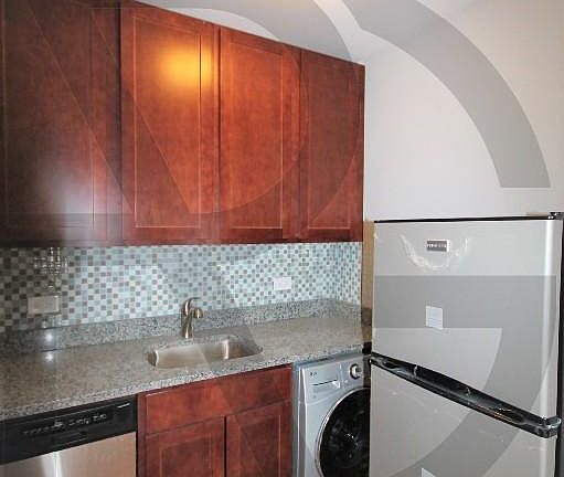 3rd image of 550 W Arlington Pl #550812