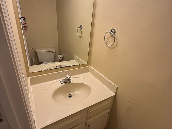 5th image of 204 Lodgecliffe Ct