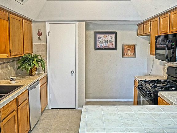 4th image of 6914 Oakmantle Dr