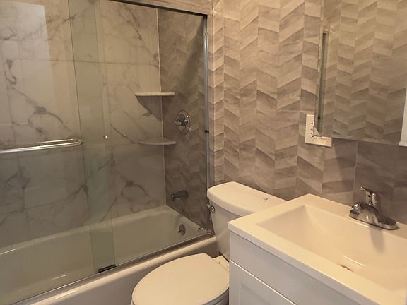 5th image of 2563 125th St #2