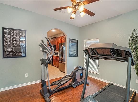 4th image of 839 Peach Ln