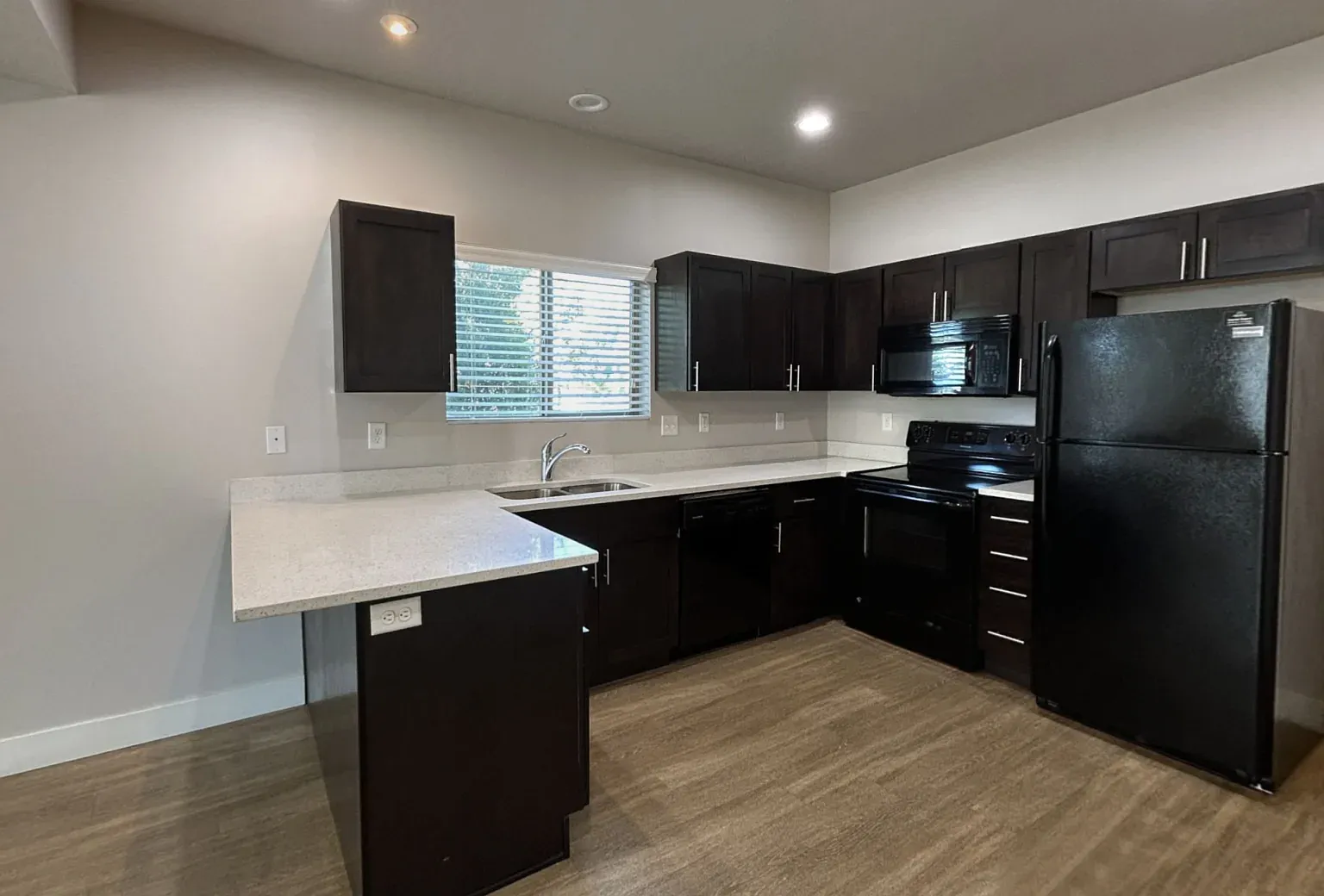 2 bed, 2.5 bath, 1365 sqft, $2,175 — Photo 2