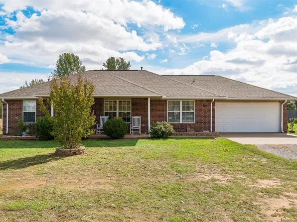 2387 Holden Ln, Blanchard, OK 73010