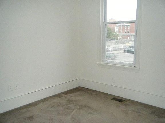 3rd image of 1534 Mount Vernon St APT 1F