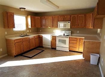 3rd image of 211B Barnard Ct
