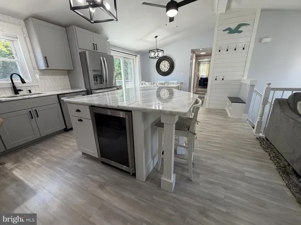 8541 Saint Andrews Dr, Chesapeake Beach, MD 20732