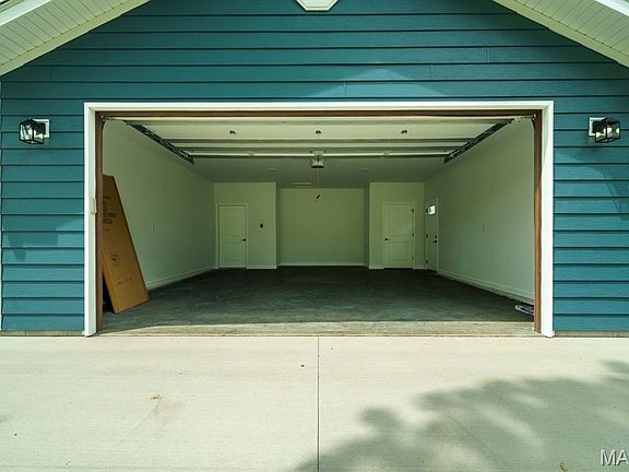 4th image of 600 Christine Ave