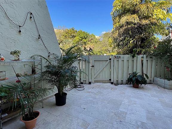 3rd image of 1651 NE 115th St APT 1C