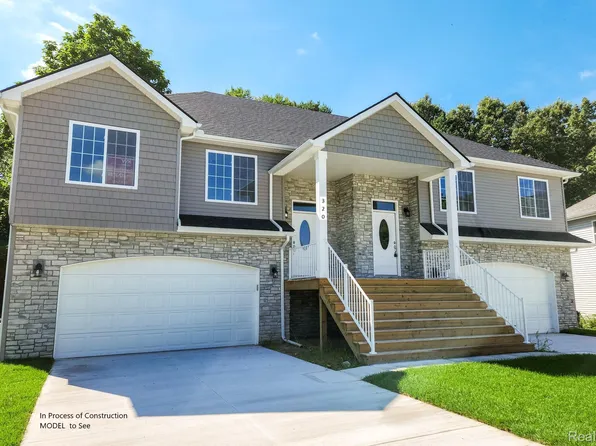 295 Whispering Pines Dr #13, Fenton, MI 48430