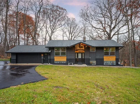 7801 Summerset Dr, Walton Hills, OH 44146