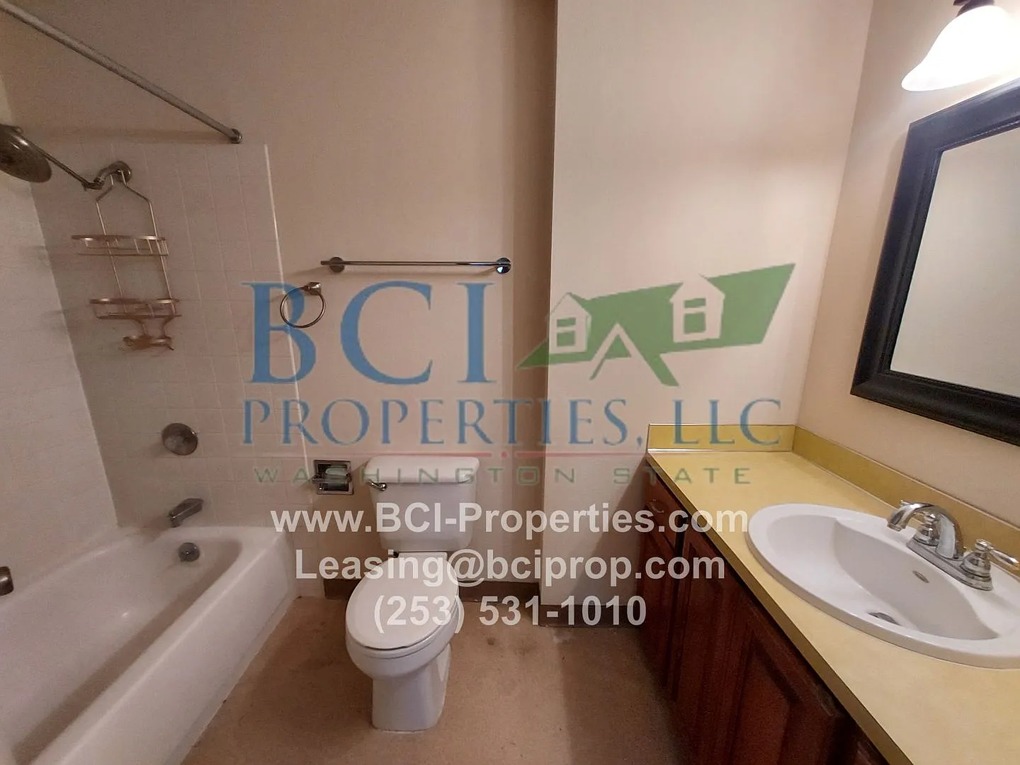 Beautiful 4 Bedroom/ 3 Bath Home close to Sunnyside Beach Park/ JBLM/ Fort Steilacoom! — Photo 2