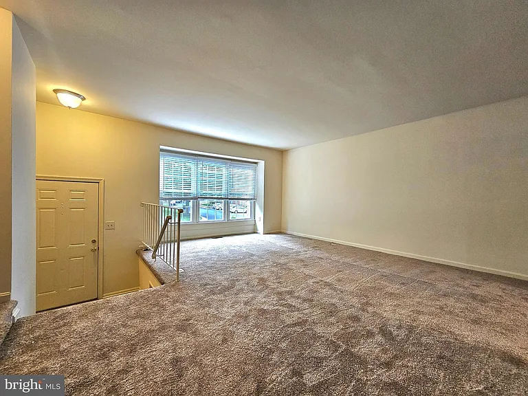 4802 Treasure Ct — Photo 2