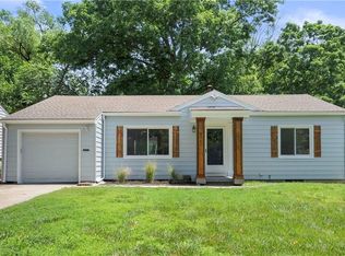 8711 Hiawatha Rd, Kansas City, MO 64114