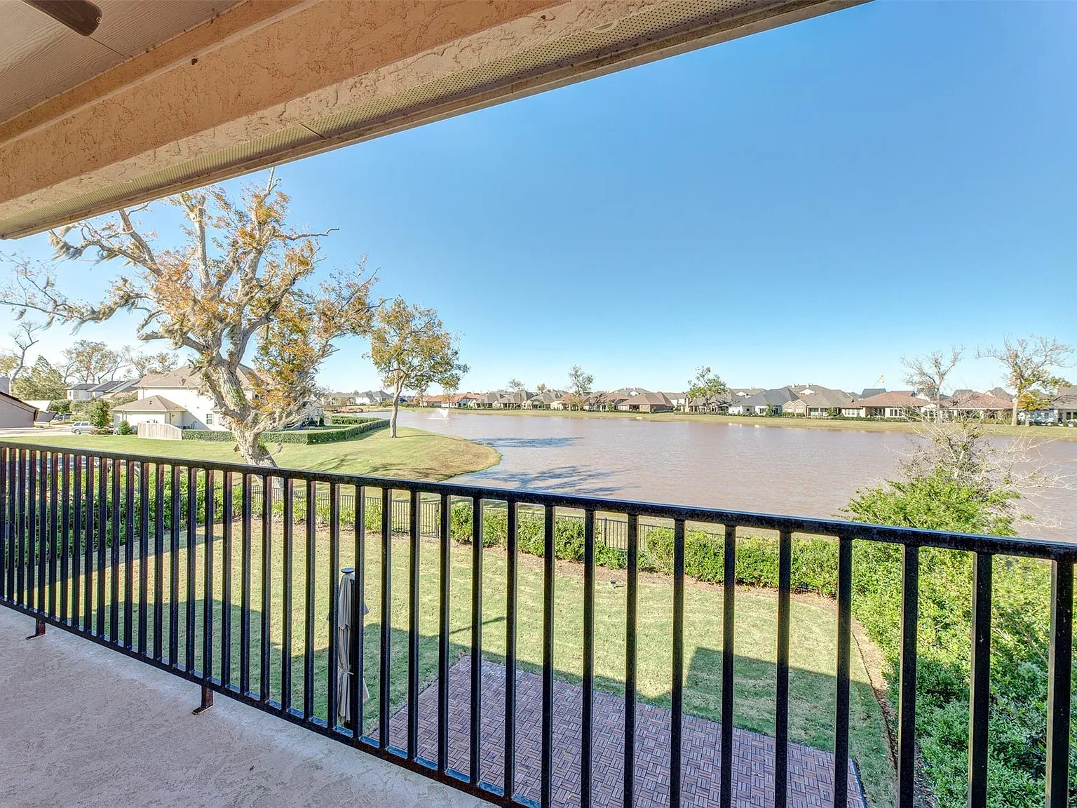 4 bed, 3.5 bath, 4011 sqft, $5,000 — Photo 2