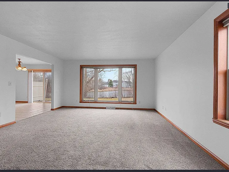 573 S 9th St — Photo 11