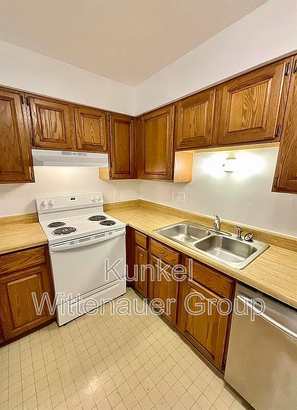 3 bed, 2.0 bath, 1500 sqft, $1,425 — Photo 3