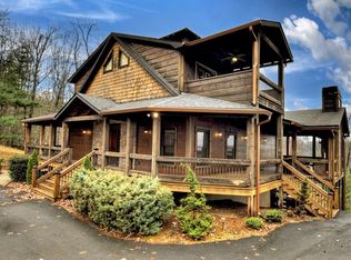 904 Raccoon Rd, Blue Ridge, GA 30513