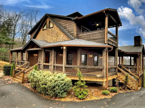 904 Raccoon Rd, Blue Ridge, GA 30513