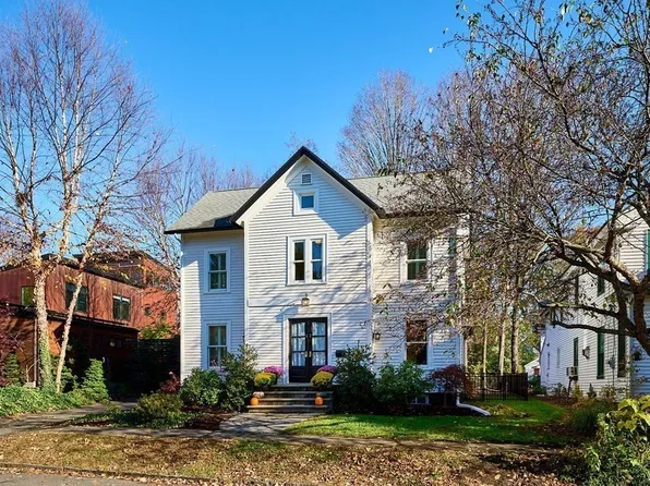 52 Olive St, Northampton, MA 01060