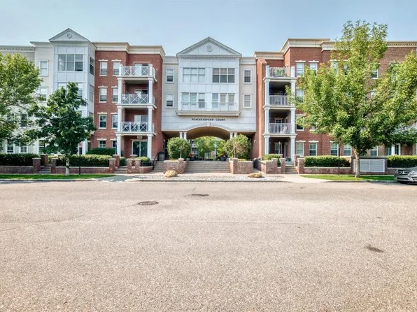 5605 N Henwood St SW #1212, Calgary, AB T3E 7R2