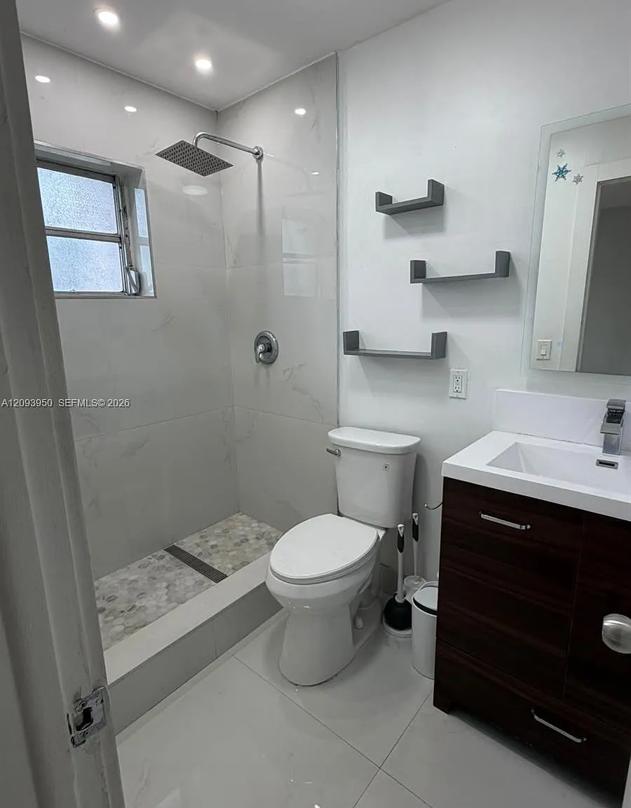 The Kensington Condo — Photo 1
