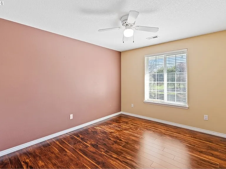 10101 NE 55th Ave — Photo 17