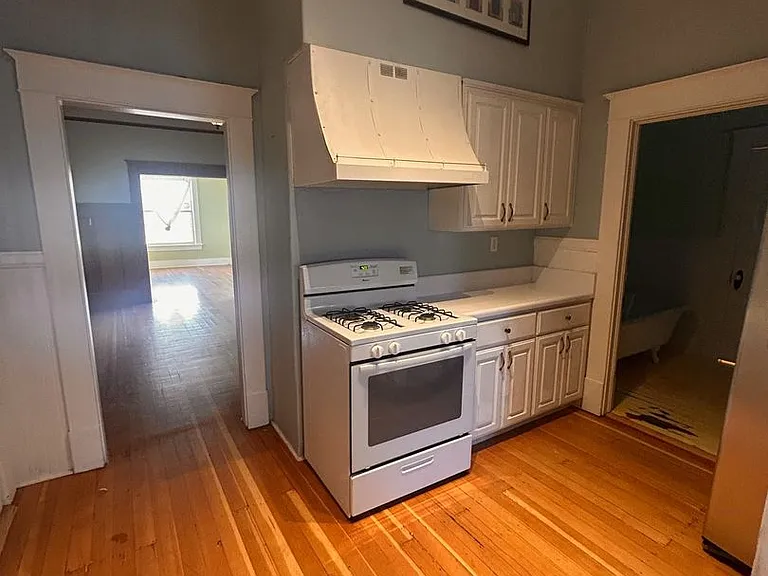 318 F St — Photo 8
