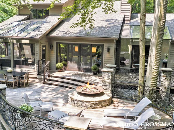 1223-1225 Ash Dr, South Haven, MI 49090