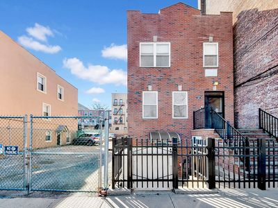 2527 Matthews Ave, Bronx, NY, 10467