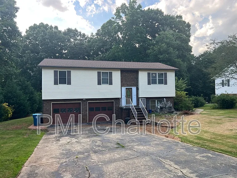 1784 Ashley St — Photo 2
