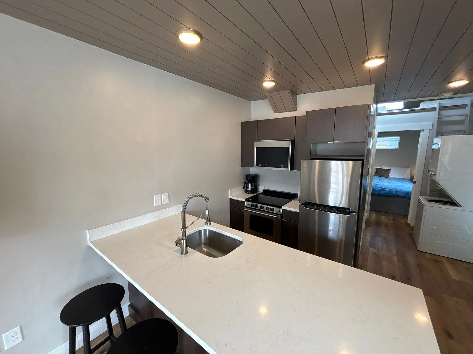 280 W Washington Ave — Photo 3