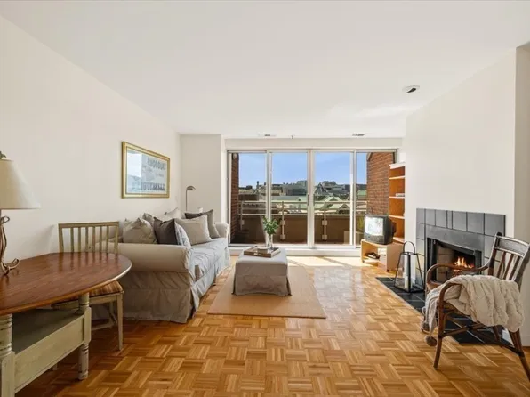 4 Canal Park Penthouse 10, Cambridge, MA 02141