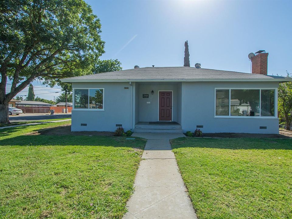 2nd image of 2944 N Fruit Ave
