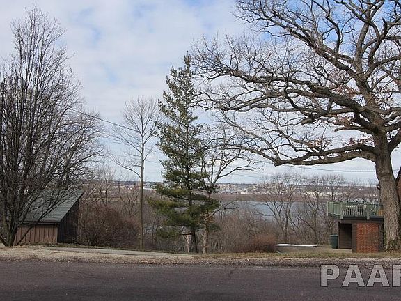 3rd image of 730 Fondulac Dr