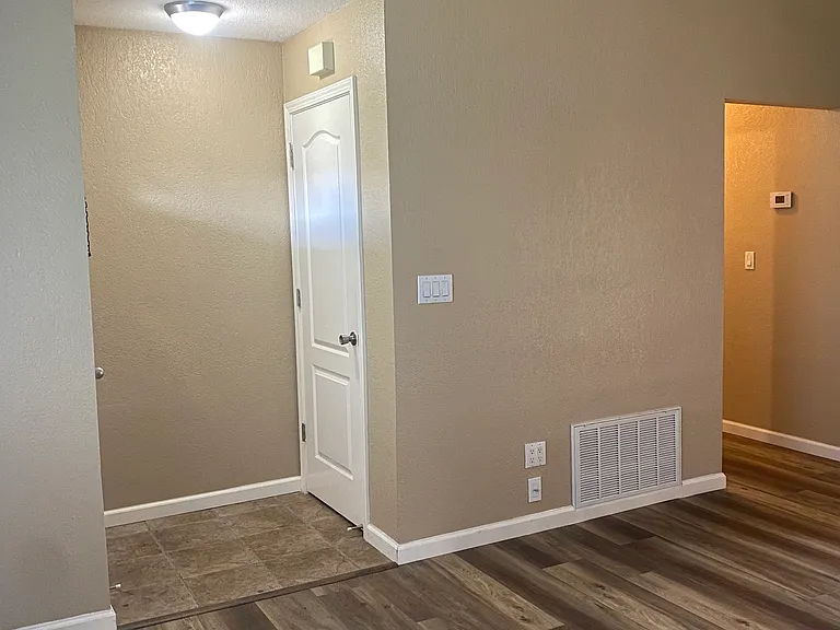 1177 Norwegian Ave — Photo 8