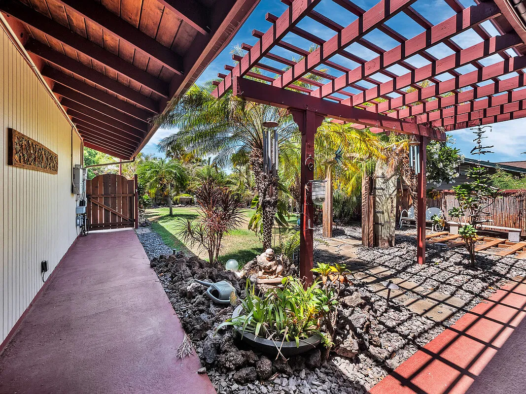 6 bed, 3950 sqft, $2,150 — Photo 1