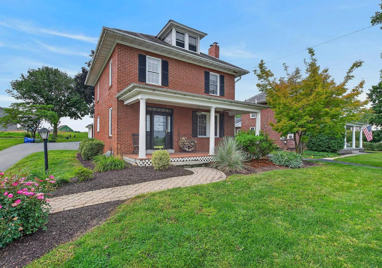 832 Village Rd — Photo 2